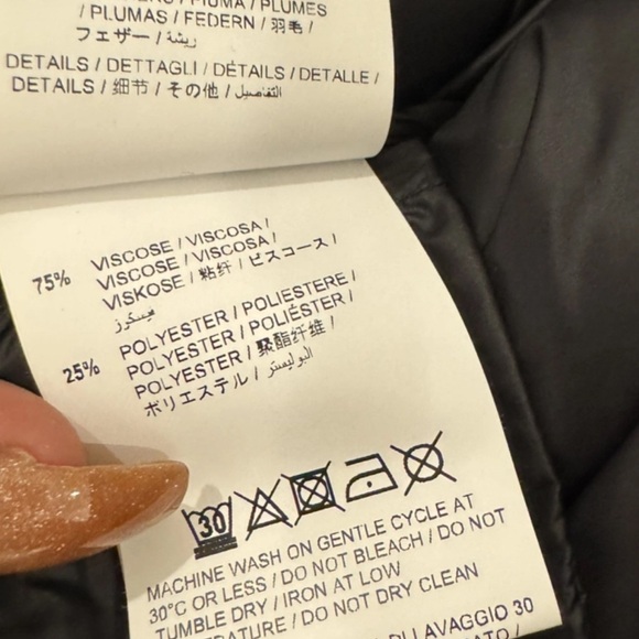 Off White
"Woman" Floral-Embroidery Ripstop Puffer Bomber Jacket - Picture 9 of 16